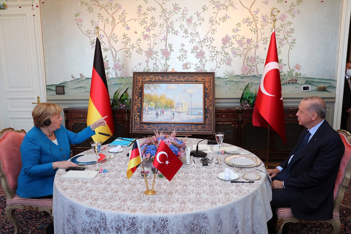cumhurbaskani-erdogan-ve-almanya-basbakani-merkel-ile-gorustu-1.jpg