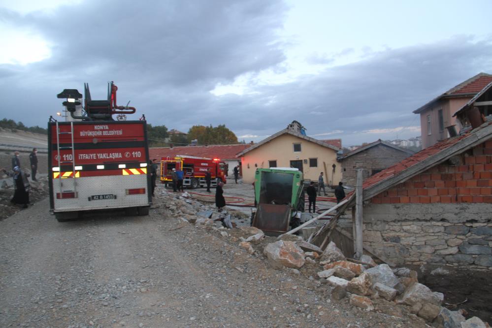 beysehirde-bir-besihanenin-samanlik-bolumunde-cikan-yangin-korku-ve-panige-yol-acti.jpg