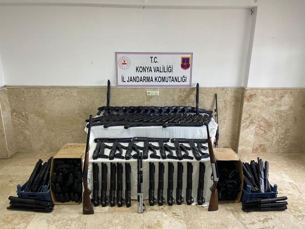 konyada-jandarma-baskini-usulsuz-uretim-yapilan-tufek-ve-parcalar-ele-gecirildi.jpeg