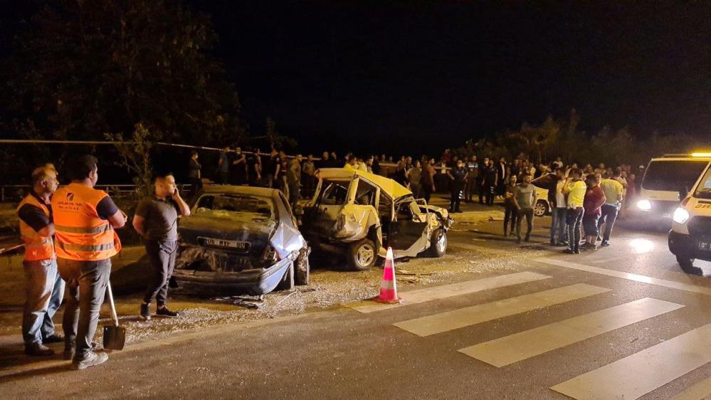 7-araba-birbirine-girdi-ortalik-savas-alanina-dondu-1-olu-8-yarali.jpeg