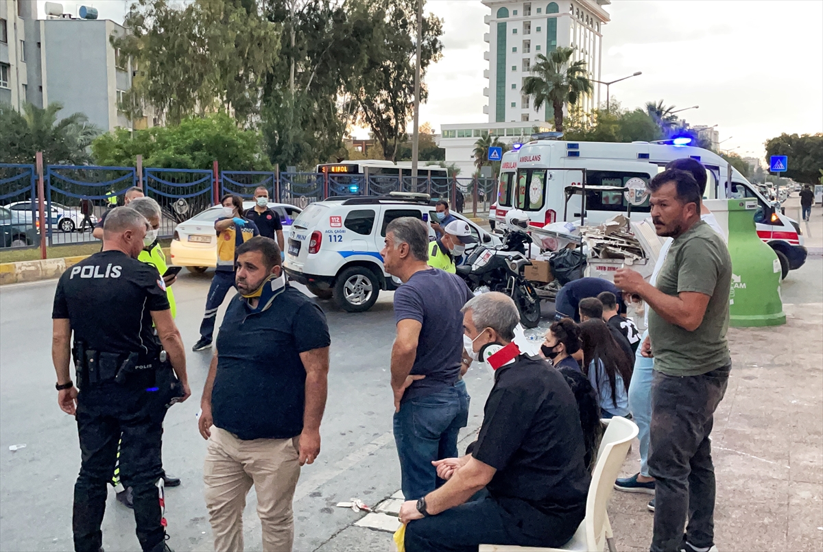 mersinde-ozel-halk-otobusu-ile-minibusun-carpismasi-sonucu-20-kisi-yaralandi-3.jpg