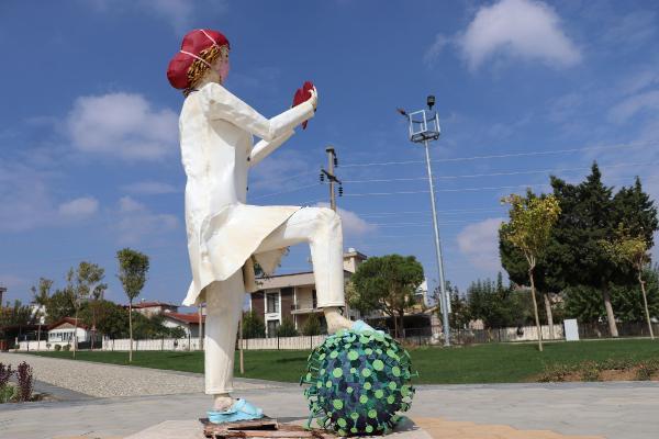 belediyenin-yaptirdigi-saglikci-heykelleri-sehri-karistirdi-cocuklarimiz-gorup-korkabilir-004.jpg