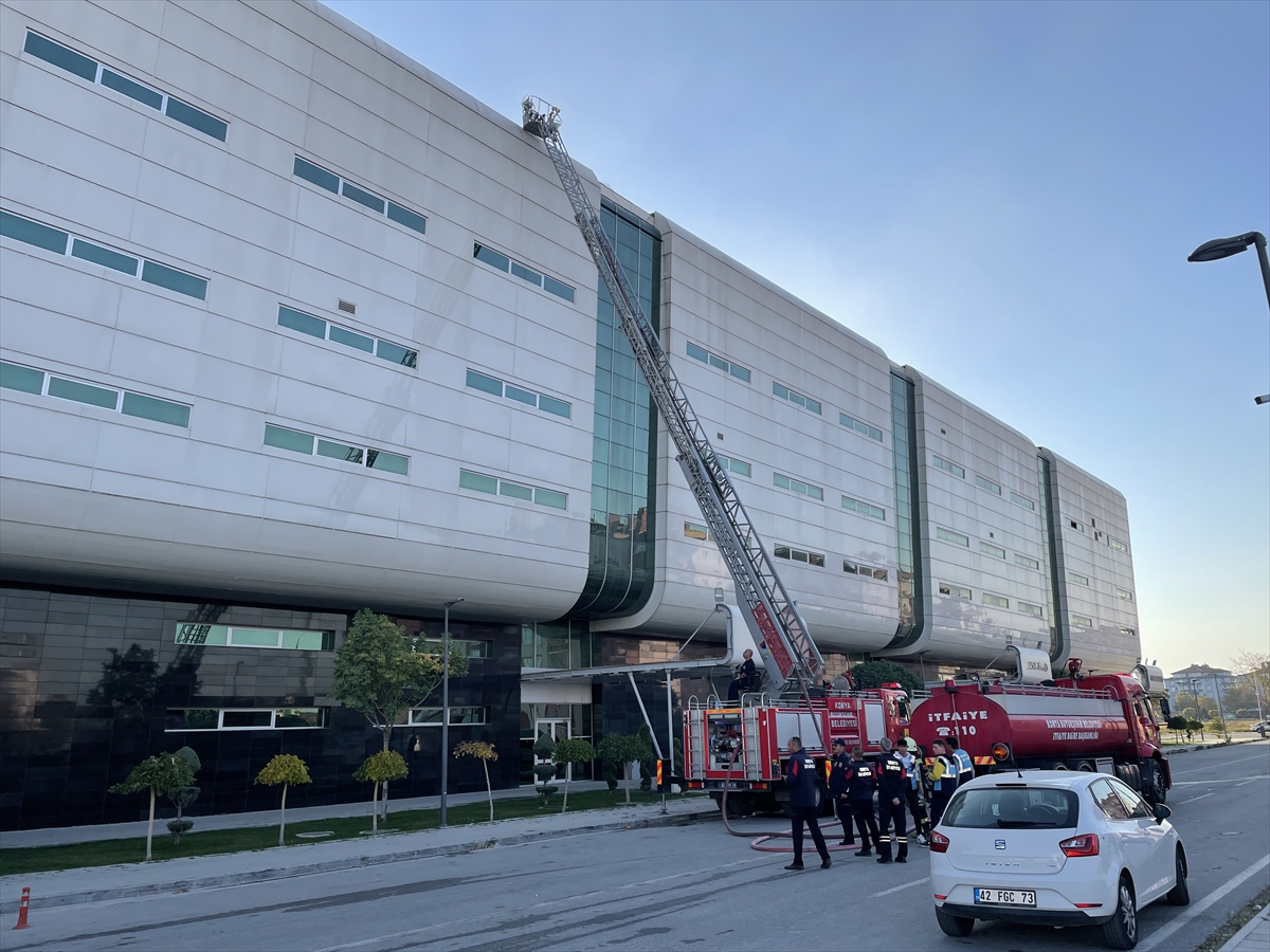 konya-kongre-merkezi-yangin-003.jpg