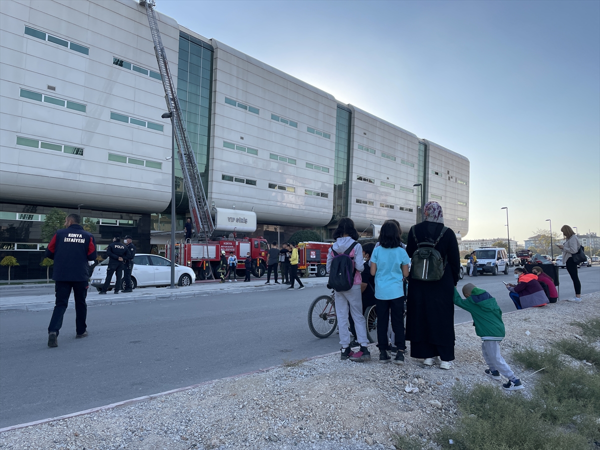konya-kongre-merkezi-yangin.jpg