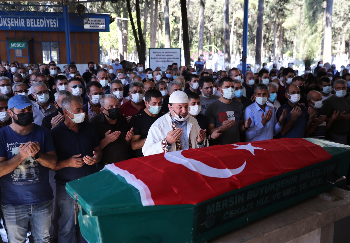 mersinde-meslektasinin-av-tufegiyle-oldurdugu-doktorun-cenazesi-defnedildi-2.jpg
