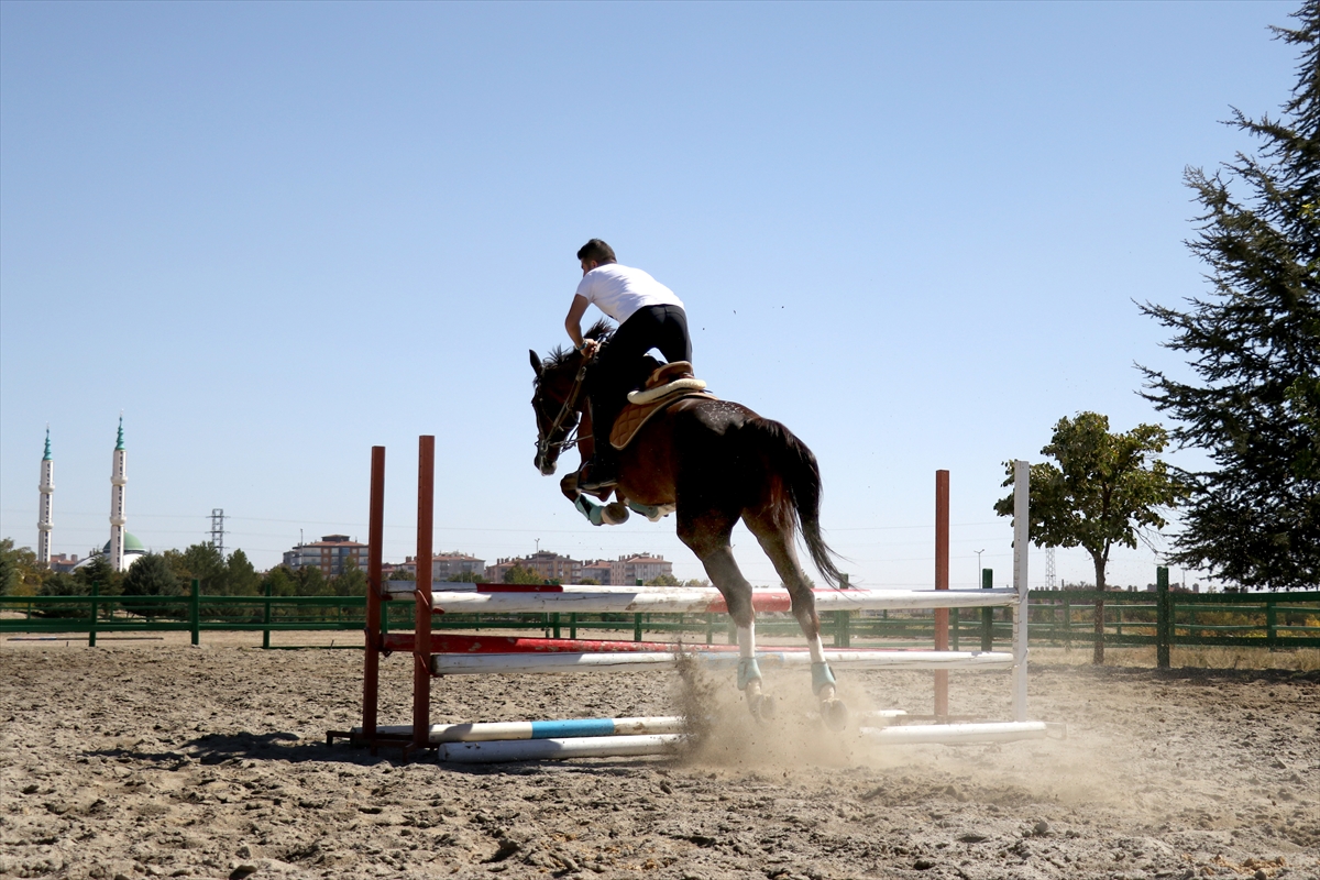 konyada-pandemiyle-beraber-binicilik-sporuna-talep-katlandi-14.jpg