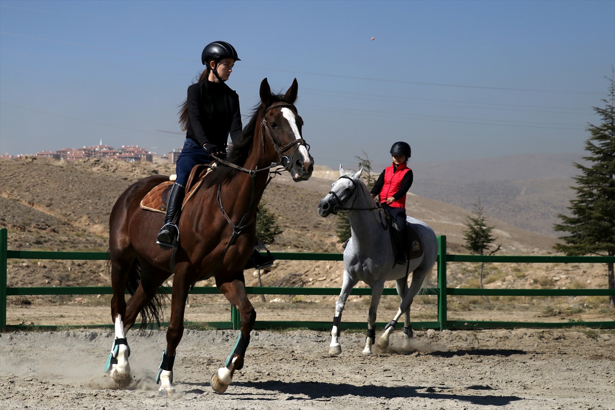 konyada-pandemiyle-beraber-binicilik-sporuna-talep-katlandi-19.jpg