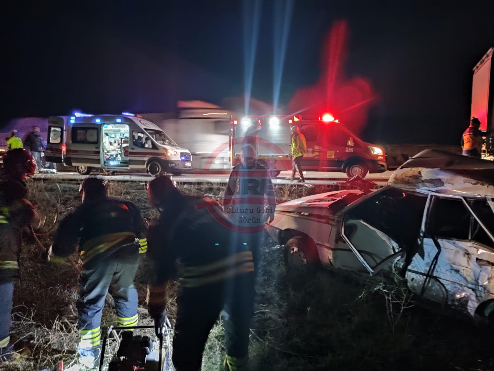 konyada-tir-otomobile-carpti-2si-agir-4-yarali-var-003.jpeg