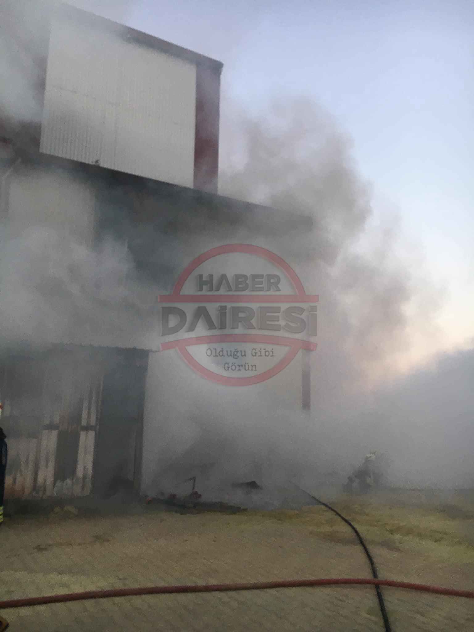 konyada-yem-fabrikasinda-yangin-buyumeden-sonduruldu-bir-can-kurtarildi-006.jpg