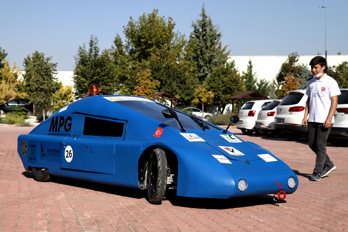 selcuk-universiteli-ogrenciler-elektromobil-ve-hidromobil-kategorisinde-iki-otomobil-yapti-1.jpg