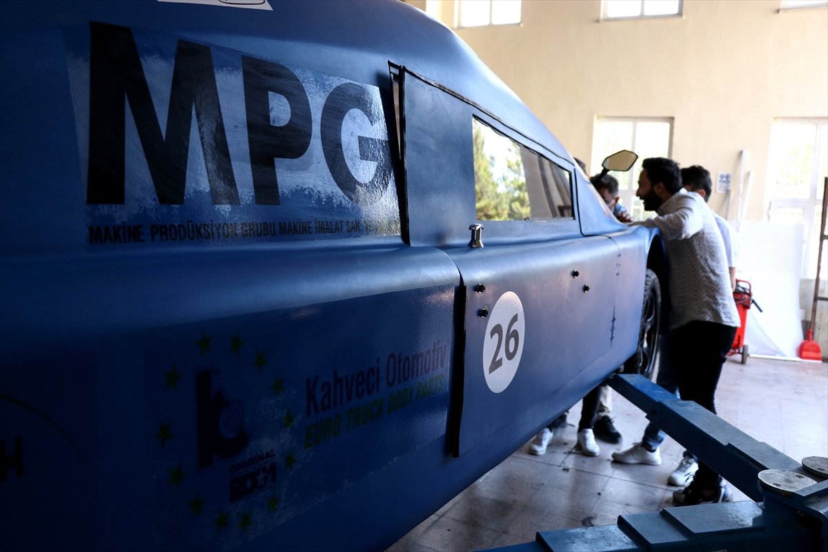 selcuk-universiteli-ogrenciler-elektromobil-ve-hidromobil-kategorisinde-iki-otomobil-yapti-11.jpg