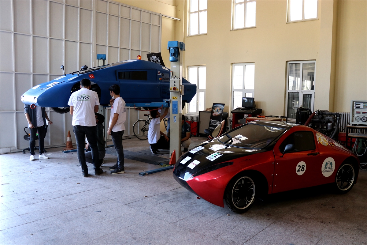selcuk-universiteli-ogrenciler-elektromobil-ve-hidromobil-kategorisinde-iki-otomobil-yapti-4.jpg