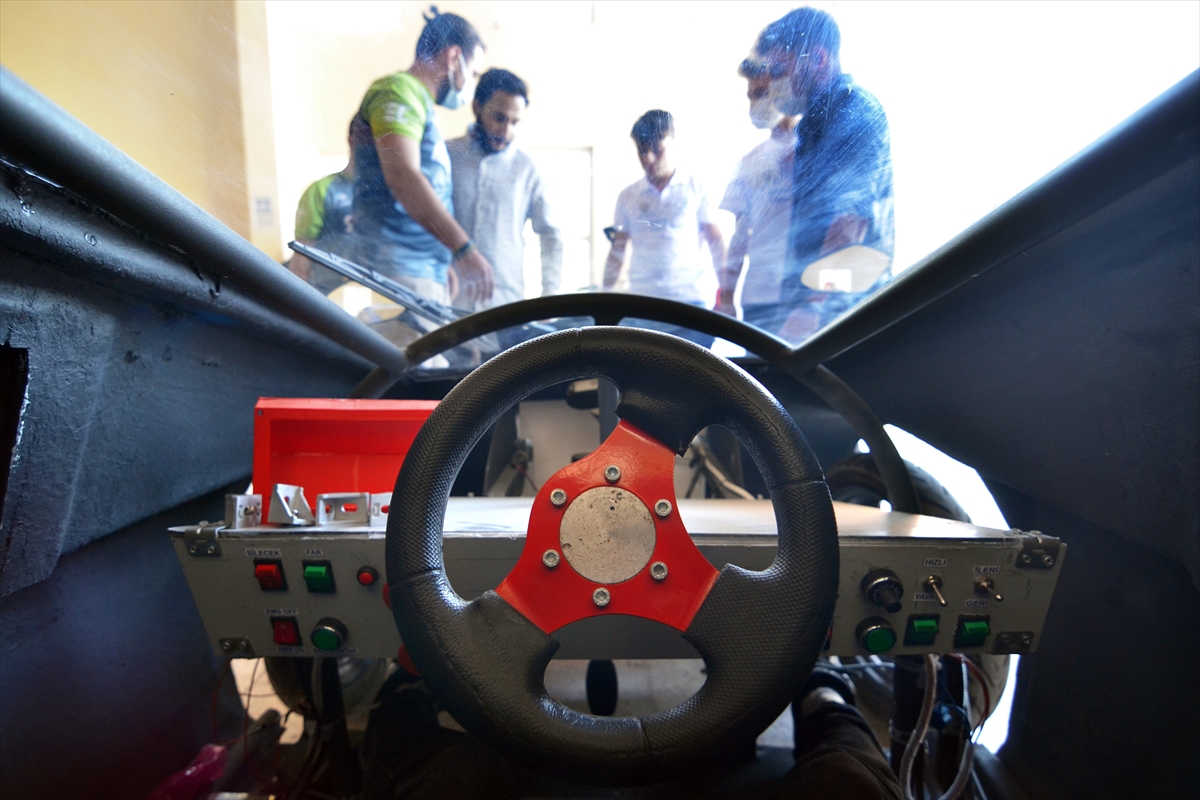 selcuk-universiteli-ogrenciler-elektromobil-ve-hidromobil-kategorisinde-iki-otomobil-yapti-9.jpg