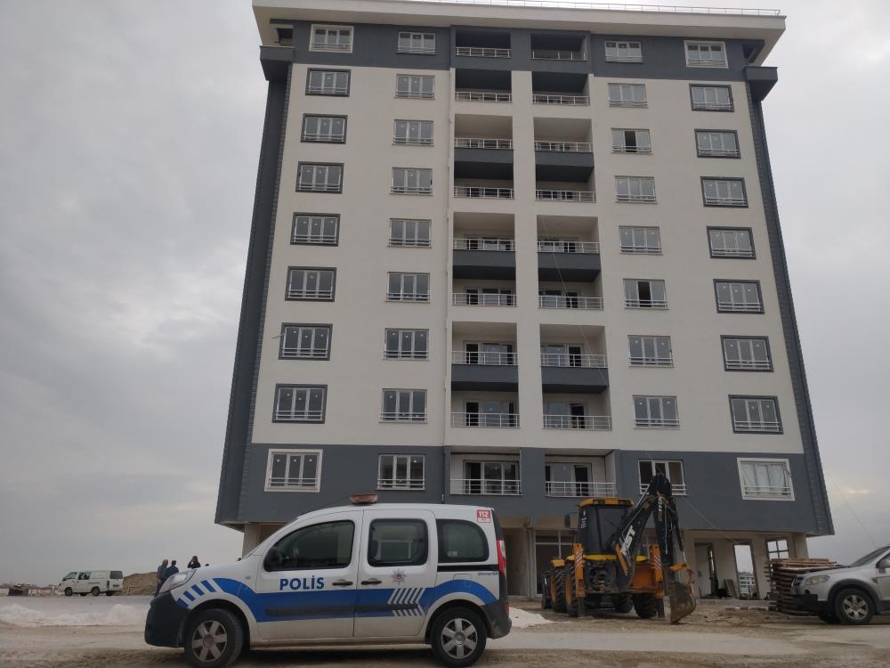 konyada-insaat-iscisi-7nci-kattan-dustu.jpg