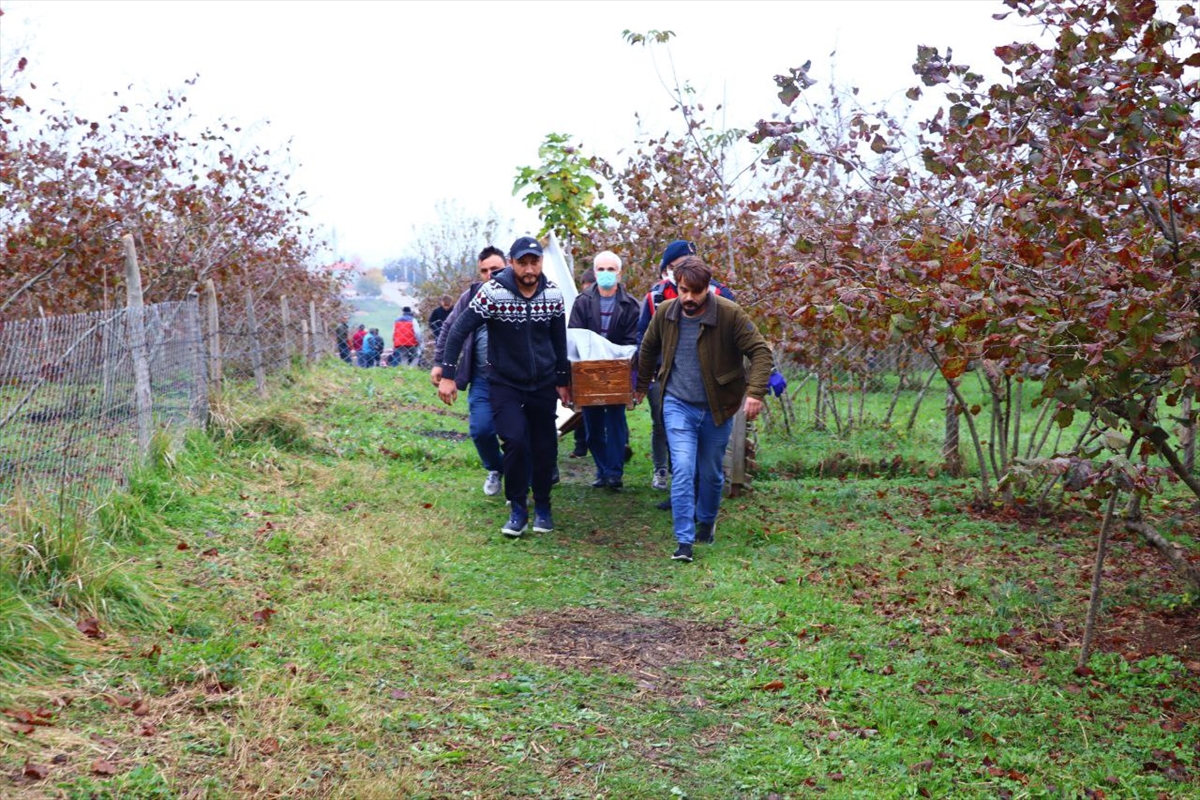kocaelide-bicakla-oldurulen-kisinin-cesedi-findik-tarlasinda-bulundu-2.jpg