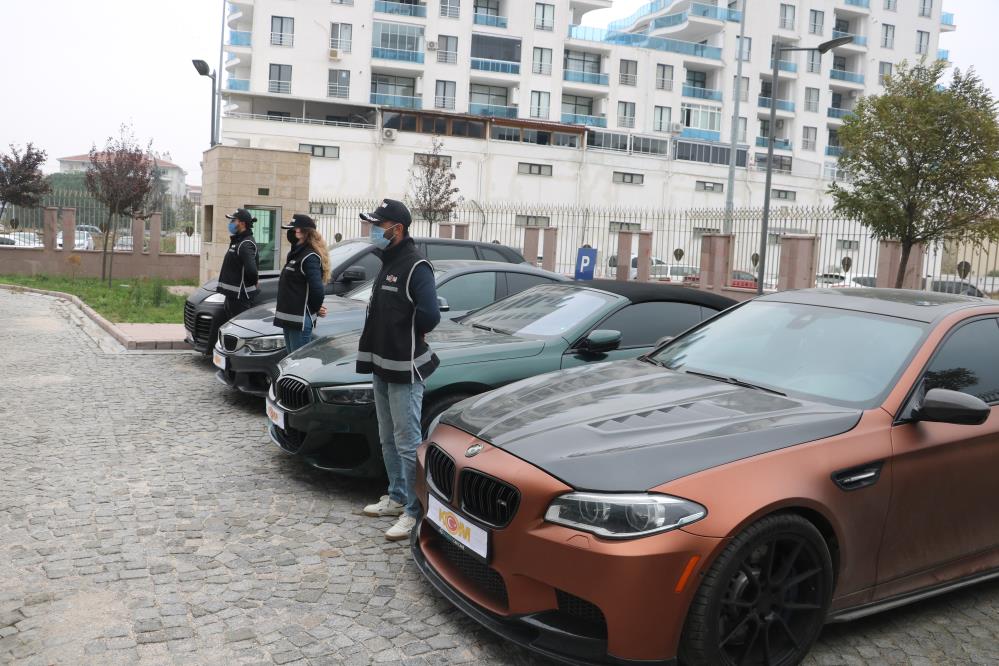 konya-dahil-9-ilde-operasyon-ikiz-plaka-yontemiyle-spor-otomobil-kacakciligi.jpg