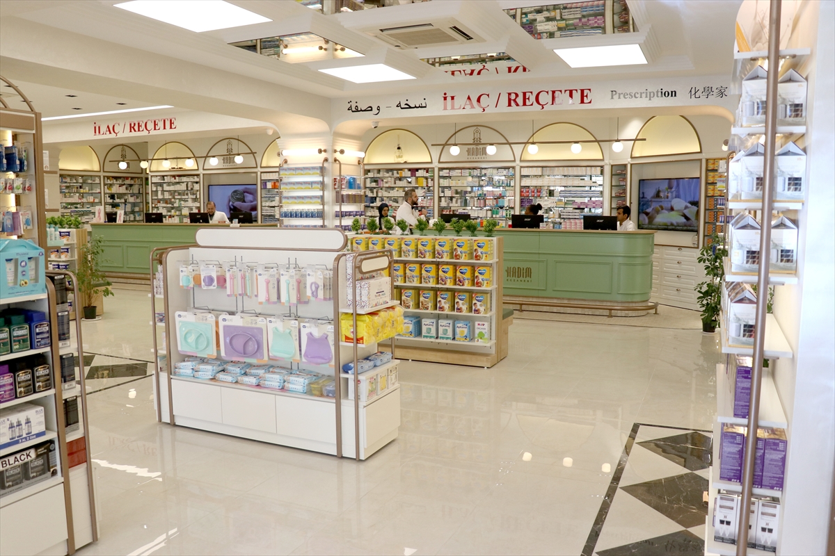konyadaki-3-katli-super-eczane-6-dilde-hizmet-veriyor-3.jpg