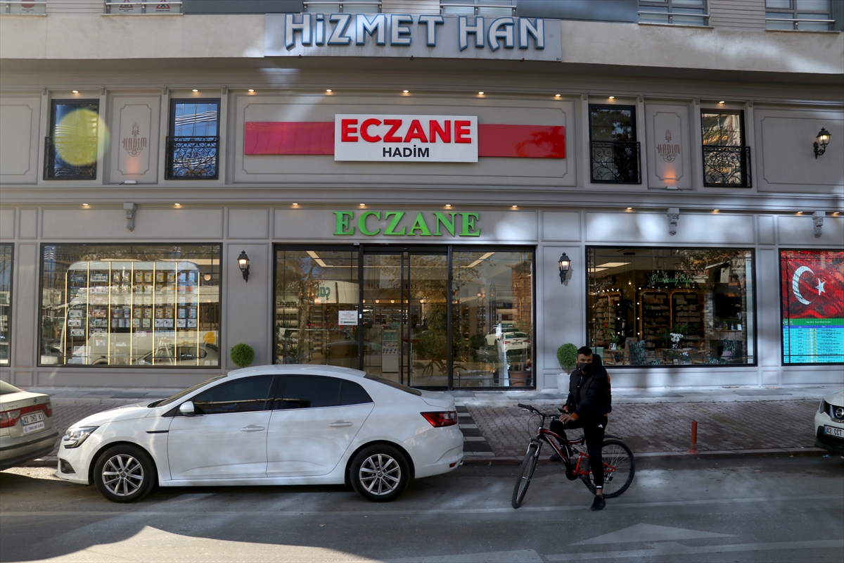 konyadaki-3-katli-super-eczane-6-dilde-hizmet-veriyor-5.jpg