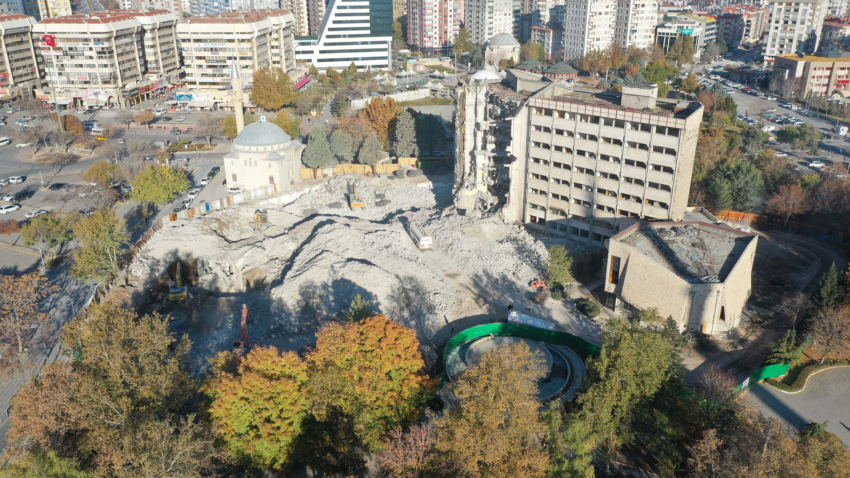 konya-buyuksehir-binasi-yikiminda-sona-geliniyor-002.jpg