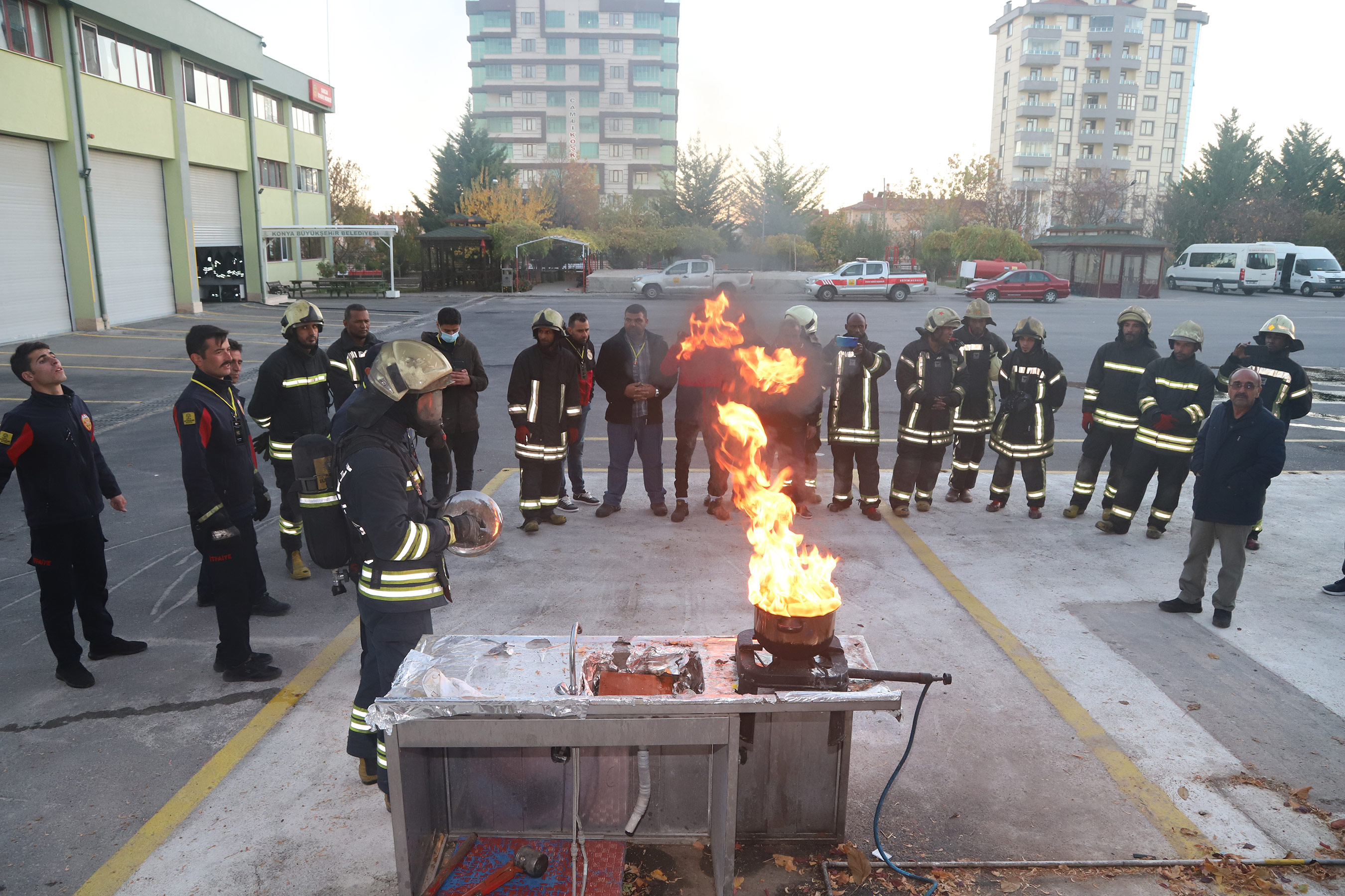 konya-itfaiyesi-model-oluyor-egitim-almak-icin-geldiler6.jpg