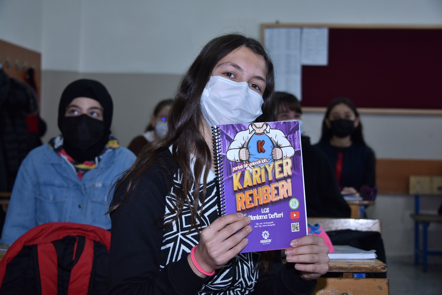 sinava-hazirlanan-ogrencilere-kariyer-rehberi-defteri-5.jpg