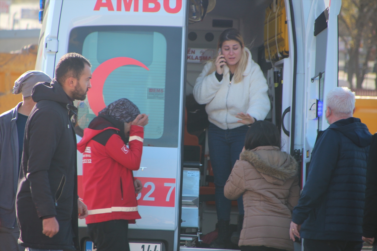 tekirdagda-ambulans-ile-kamyonun-carpistigi-kazada-iki-kisi-yaralandi-4.jpg