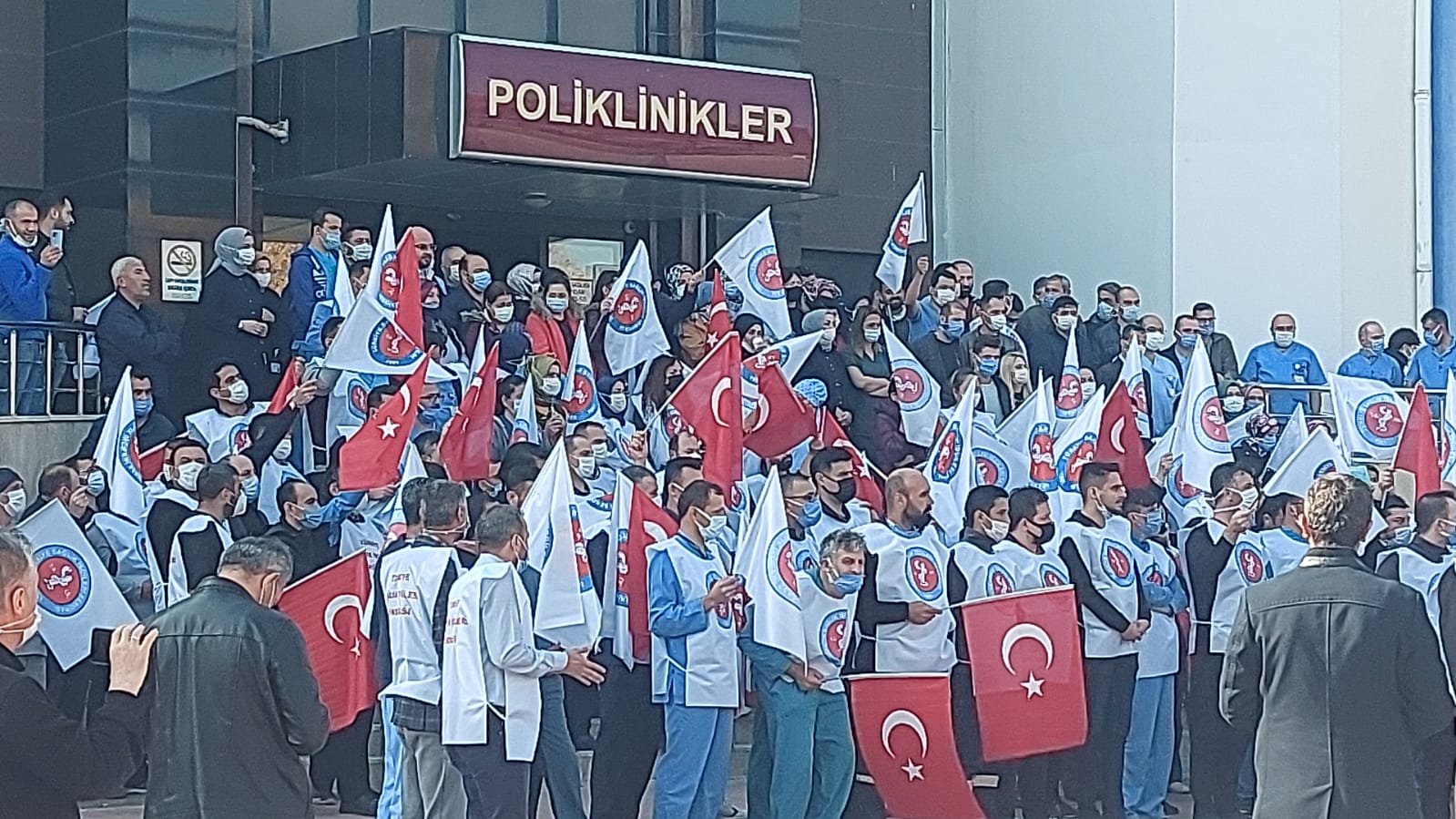 konyada-saglik-calisani-isciler-ucret-alacaklarinin-odenmesini-istedi-001.jpeg