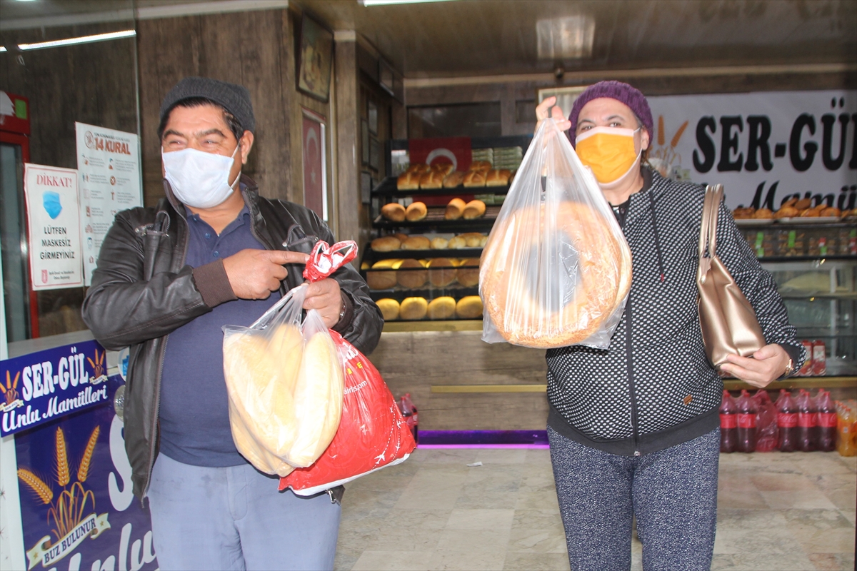 meslektaslarinin-ekmege-zam-yapmasina-kizdi-fiyati-dusurdu-3.jpg