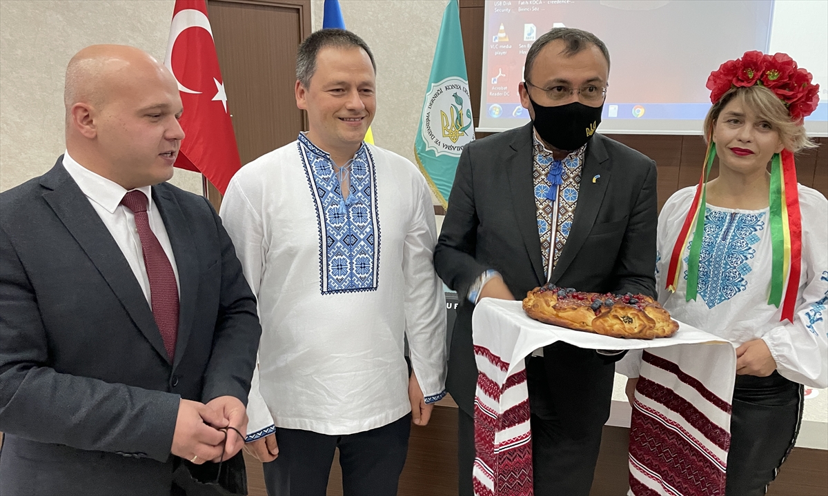 ukraynanin-ankara-buyukelcisi-bodnar-konyada-dernek-acilisina-katildi-4.jpg