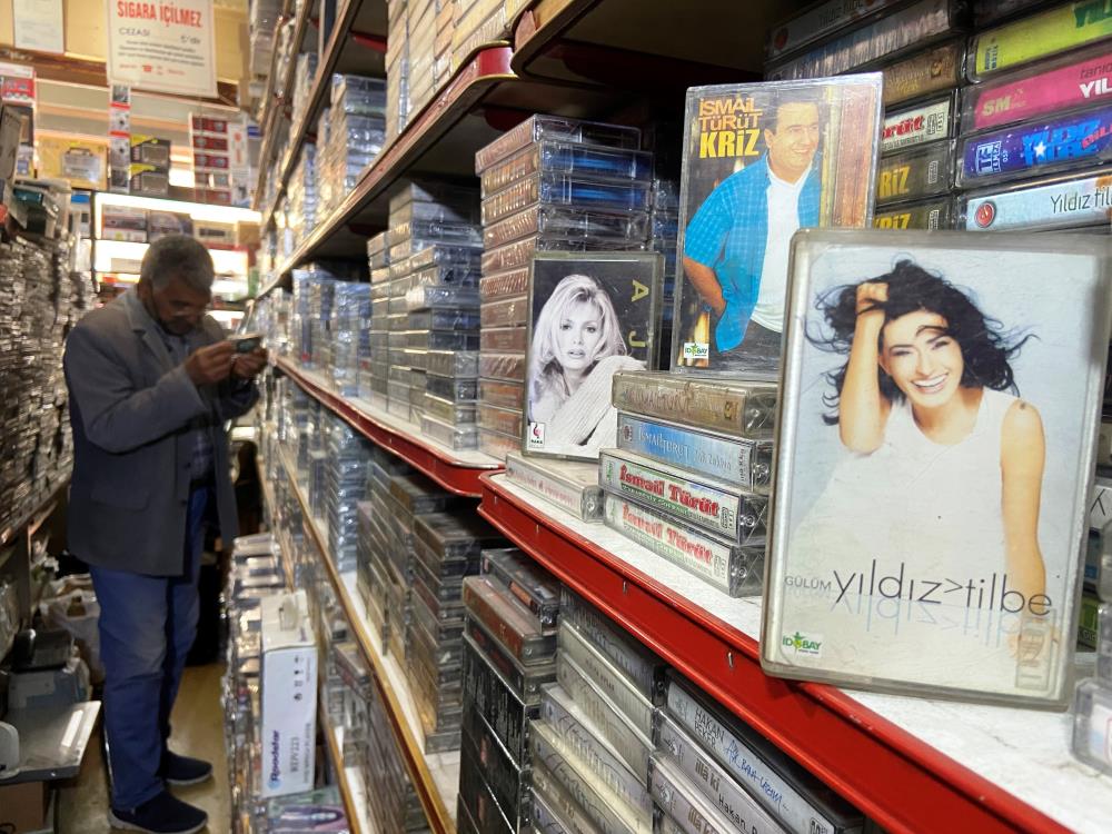 zamana-ve-teknolojiye-20-metrekarelik-dukkaninda-kasetleriyle-direniyor4.jpg