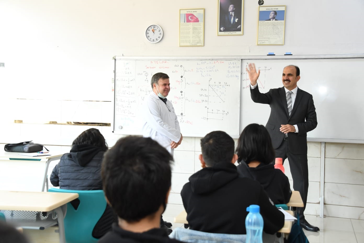 baskan-altay-ogrencilerle-bulustu4.jpg