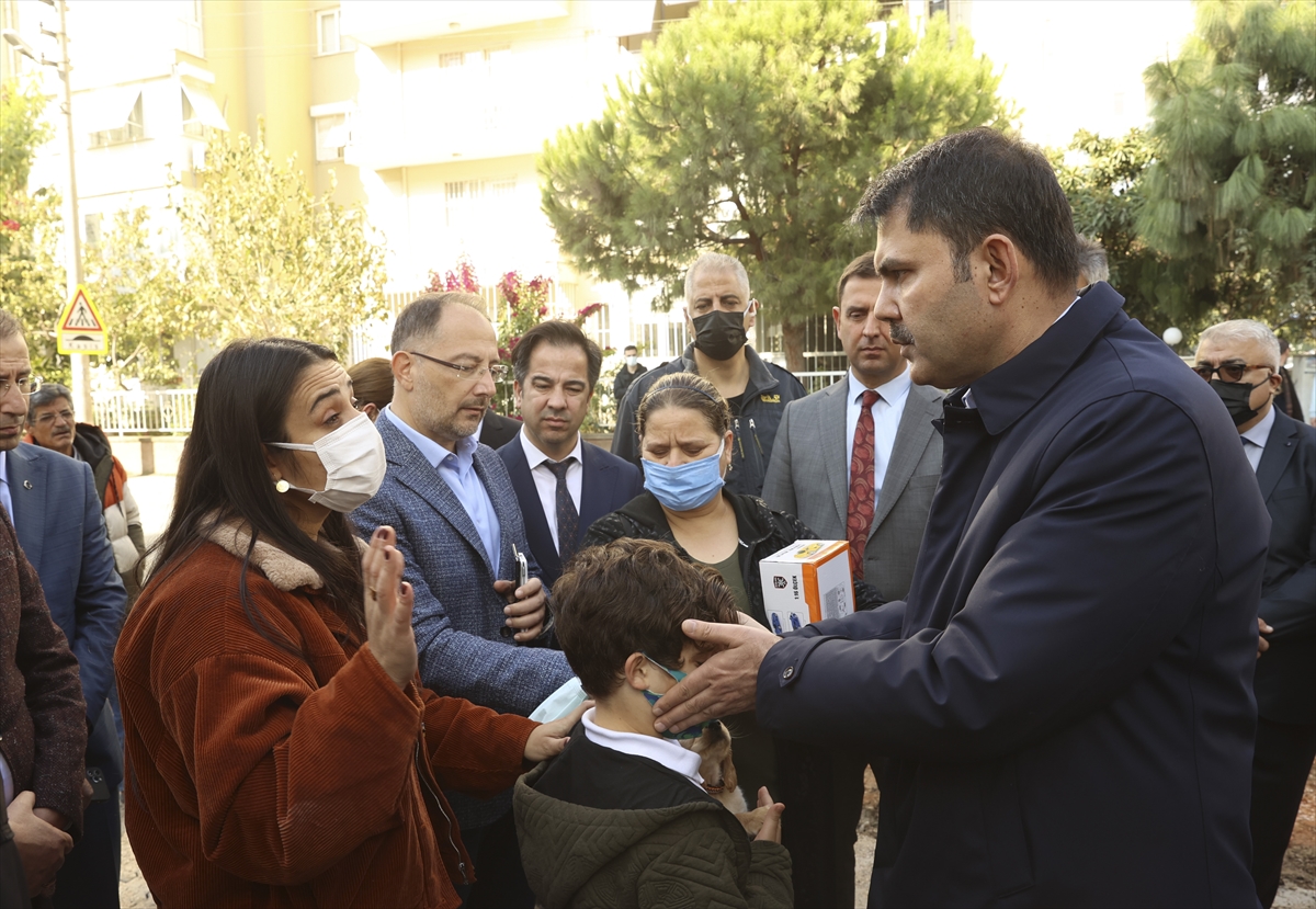 bakan-kurum-izmirde-depremzedeler-icin-yapilan-konutlari-inceledi-3.jpg