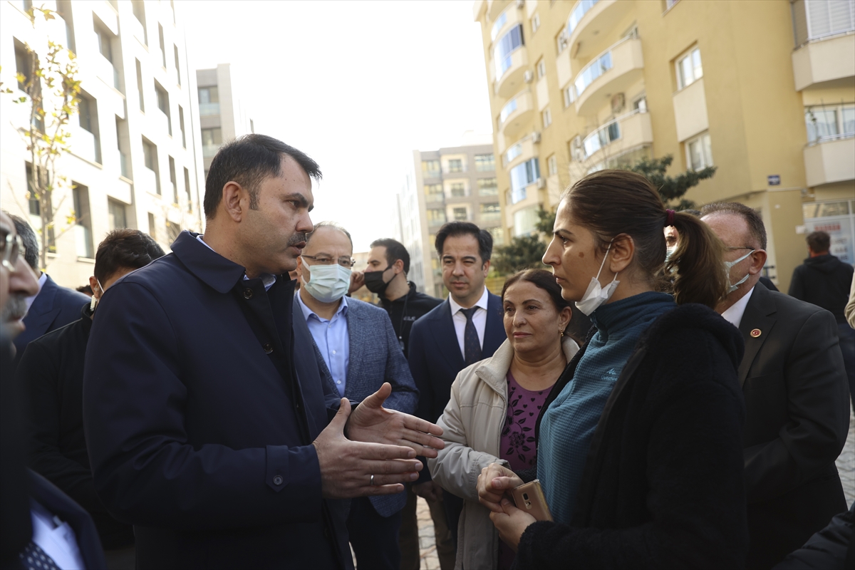 bakan-kurum-izmirde-depremzedeler-icin-yapilan-konutlari-inceledi-4.jpg