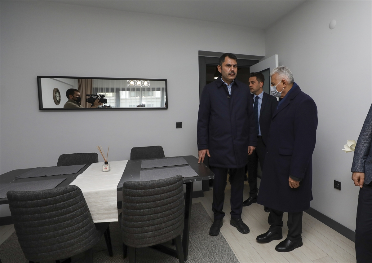 bakan-kurum-izmirde-depremzedeler-icin-yapilan-konutlari-inceledi-8.jpg