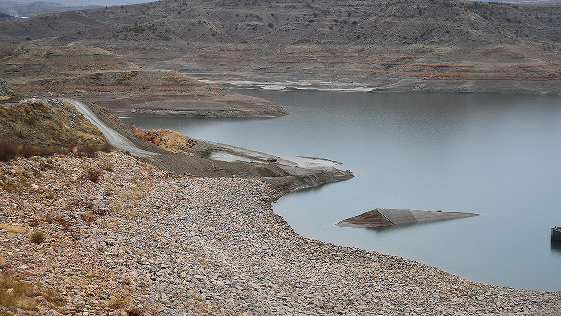 sivastaki-4-eylul-barajinda-su-seviyesi-kuraklik-nedeniyle-yuzde-4e-dustu-1.jpg