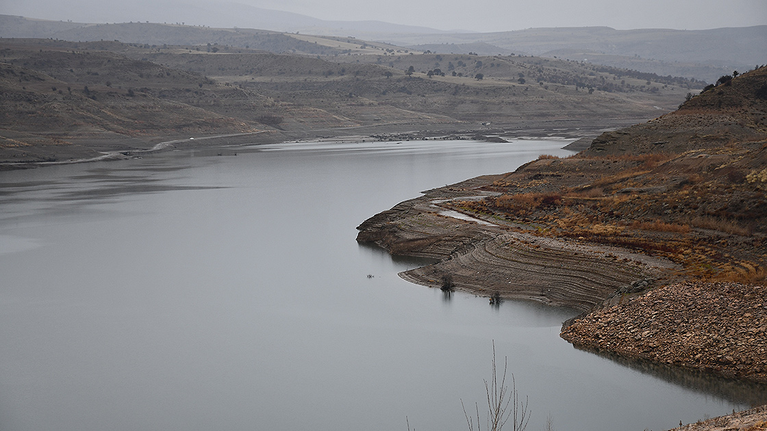 sivastaki-4-eylul-barajinda-su-seviyesi-kuraklik-nedeniyle-yuzde-4e-dustu-2.jpg