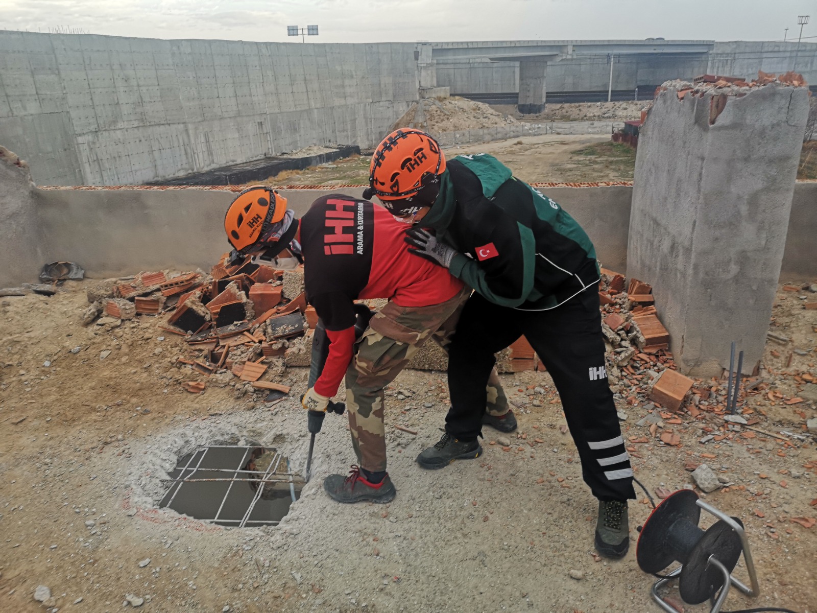 ilgin-ihh-arama-kurtarma-ekipleri-dogal-afetlere-hazirlaniyor-002.jpeg