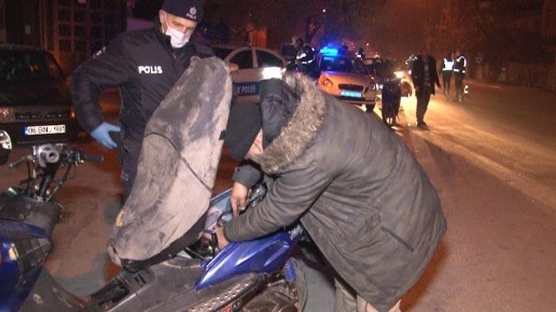 konyada-hurdaya-ayrilan-motosikletle-yakalananan-surucuden-ilginc-sozler-1.jpg