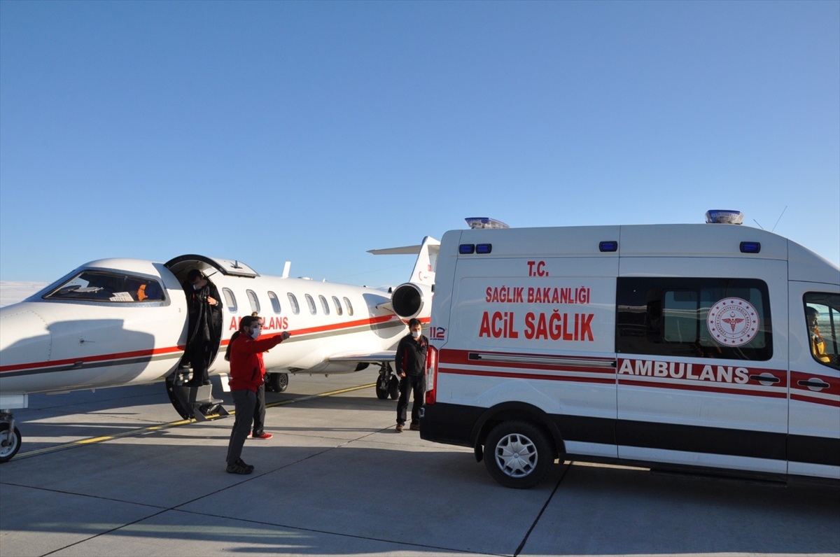 ambulans-ucak-danyal-bebek-icin-havalandi-001.jpg