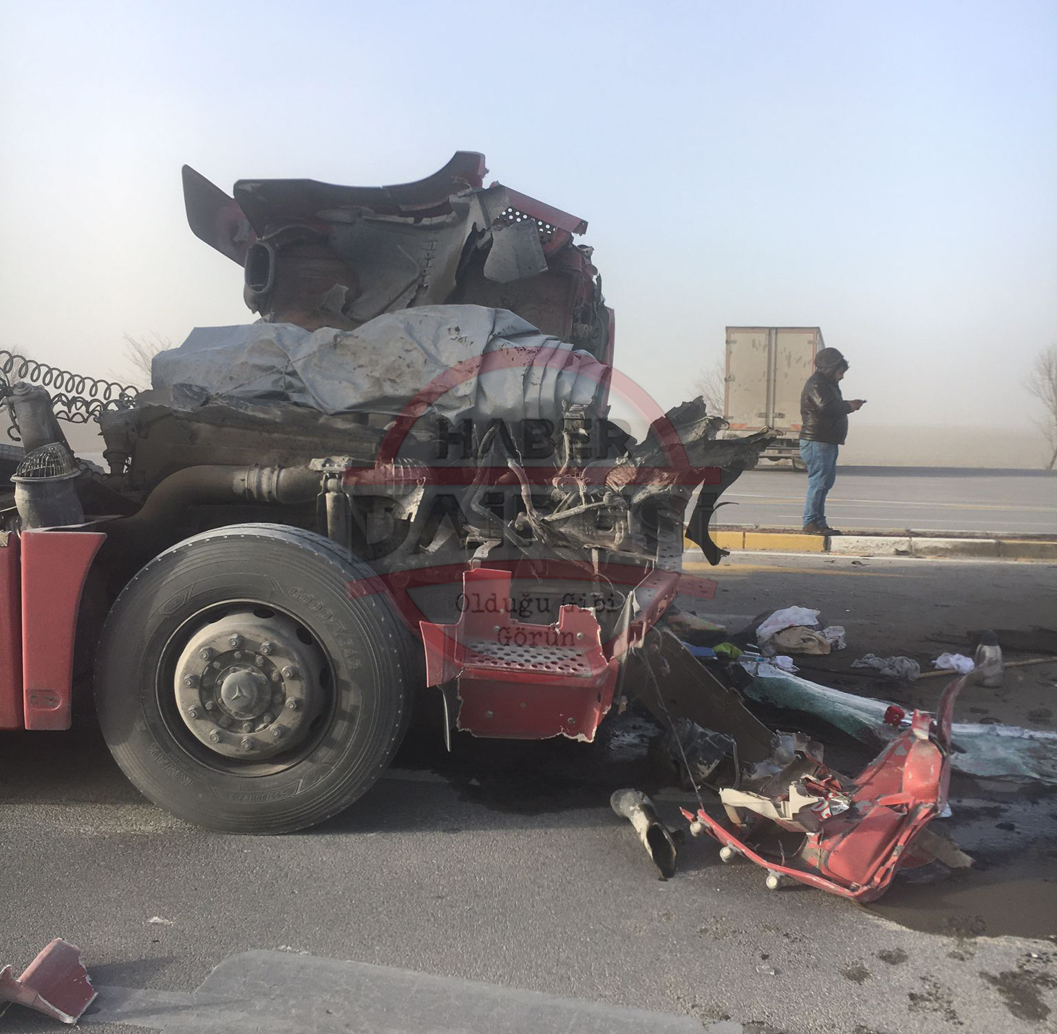 konyada-kum-firtinasi-yine-zincirleme-kazalara-yol-acti-yaralilar-var.jpg