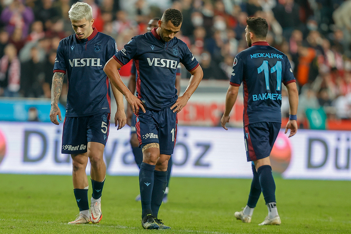 trabzonsporun-yenilmezlik-serisine-antalyaspor-son-verdi.jpg