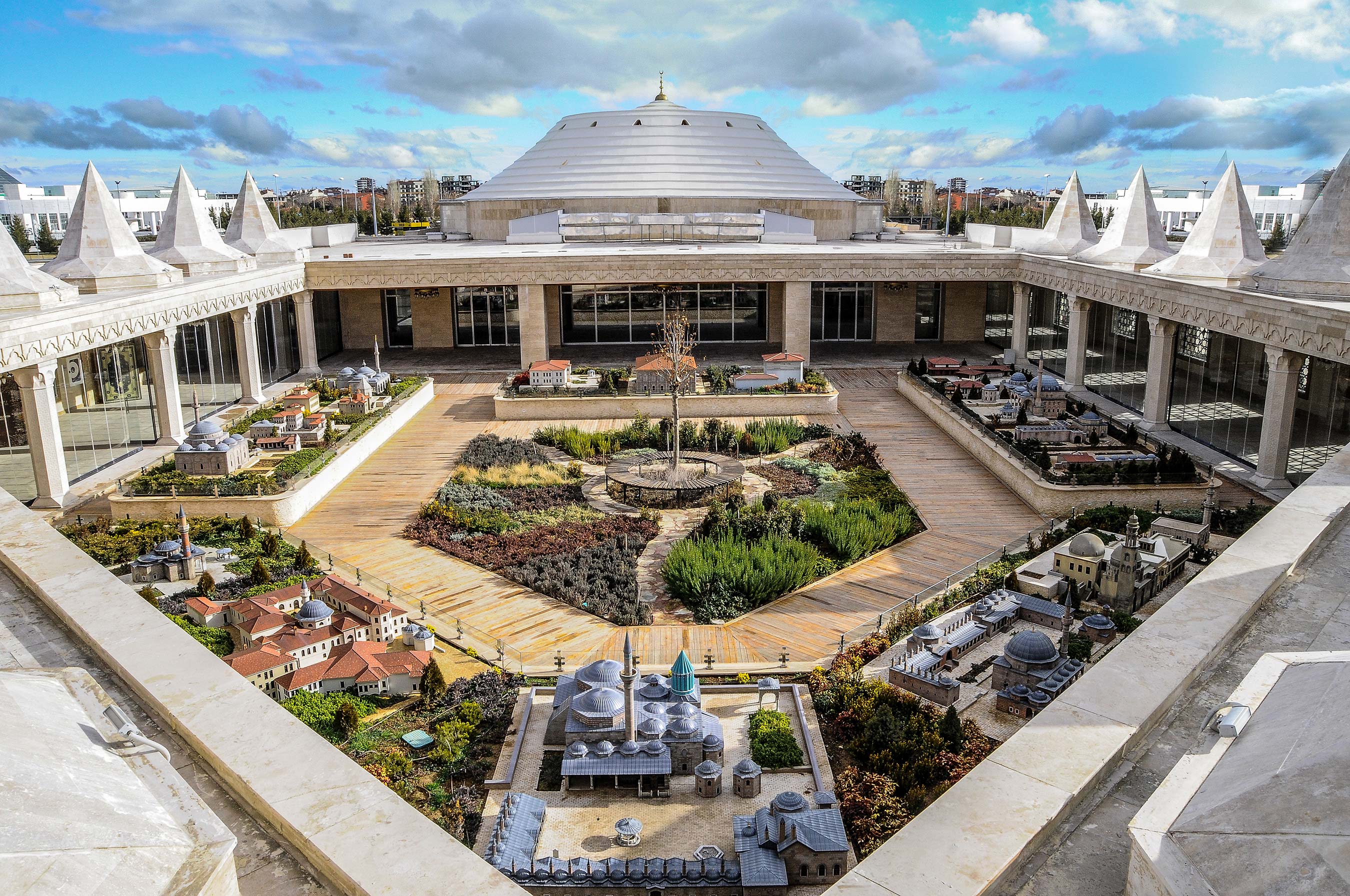 konya-panorama-muzesi-mevlana-dostlariyla-dolup-tasiyor.jpg