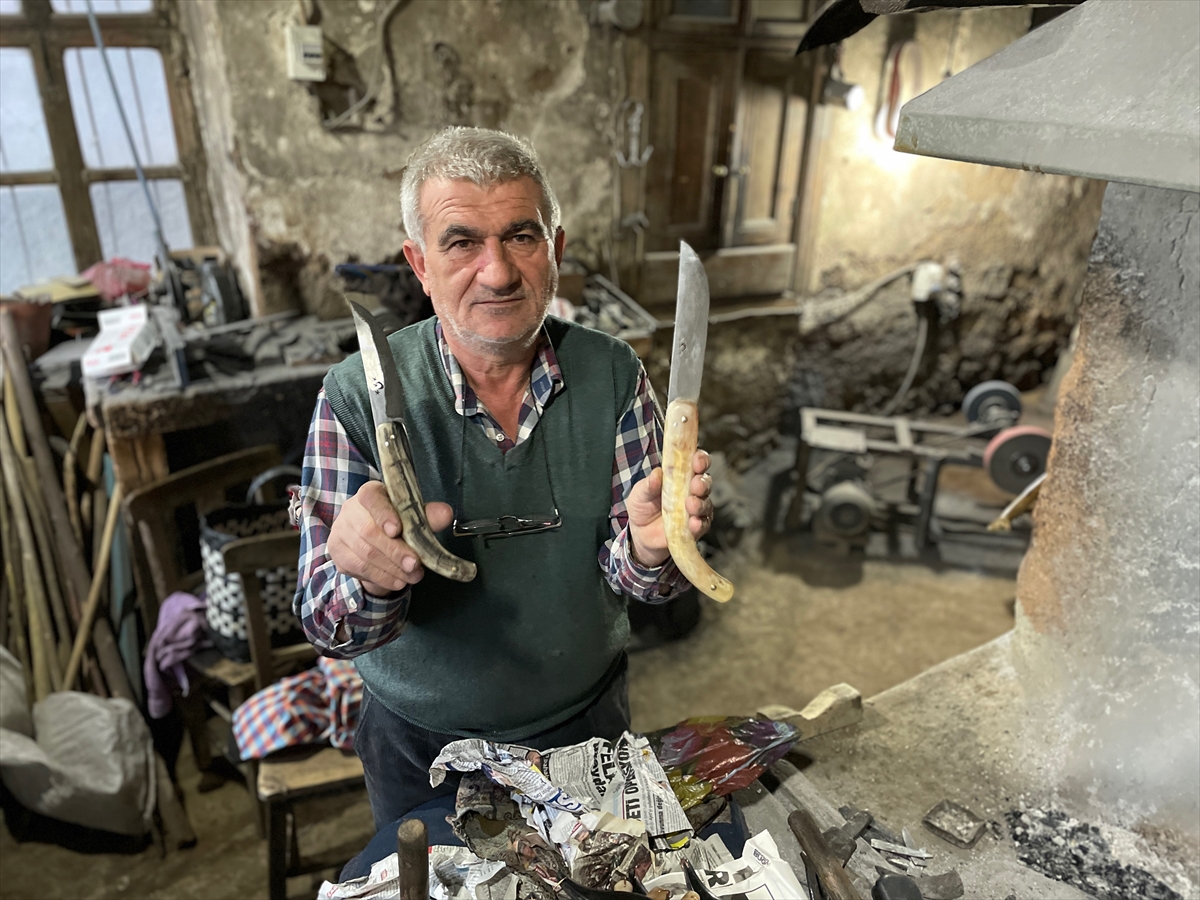 konyali-usta-el-isciligiyle-boynuzlari-sapa-donusturuyor-3-001.jpg