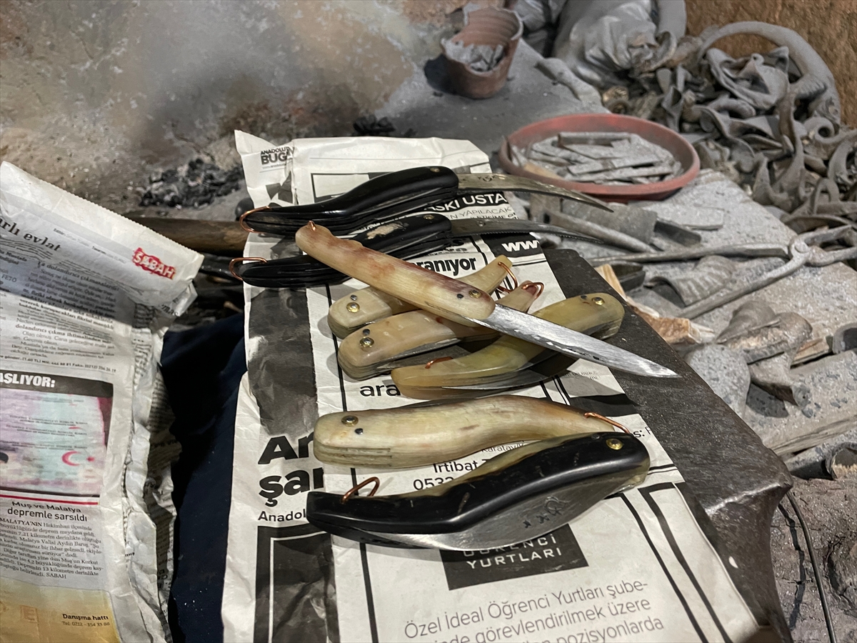 konyali-usta-el-isciligiyle-boynuzlari-sapa-donusturuyor-7.jpg