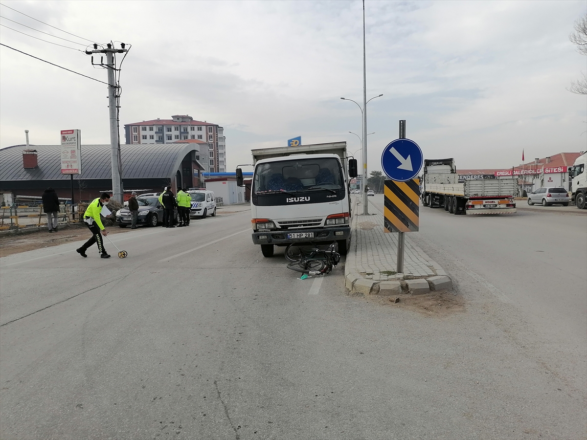 konyada-kamyonun-carptigi-bisiklet-surucusu-agir-yaralandi.jpg