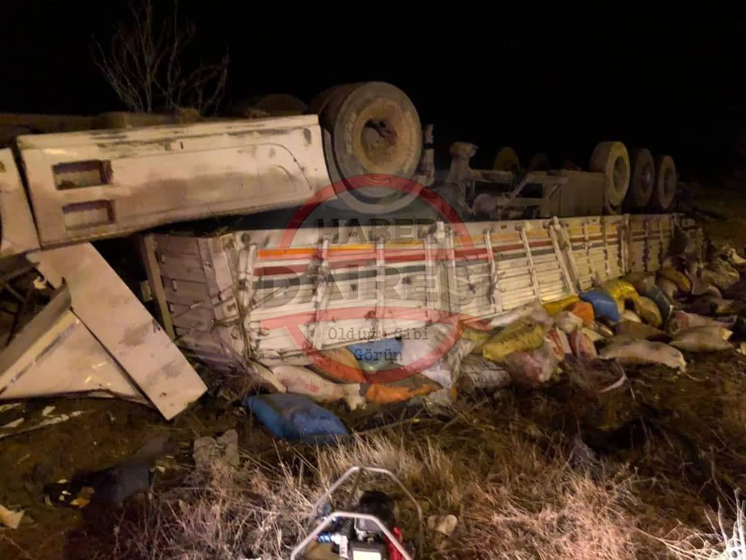 konyada-tir-devrildi-surucu-hastanede-hayatini-kaybetti-002.jpeg
