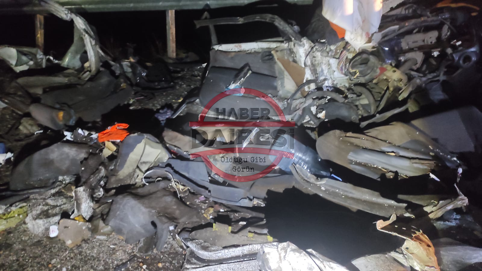 konyada-tirin-carptigi-otomobil-bu-hale-geldi-surucu-hayatini-kaybetti-004.jpeg