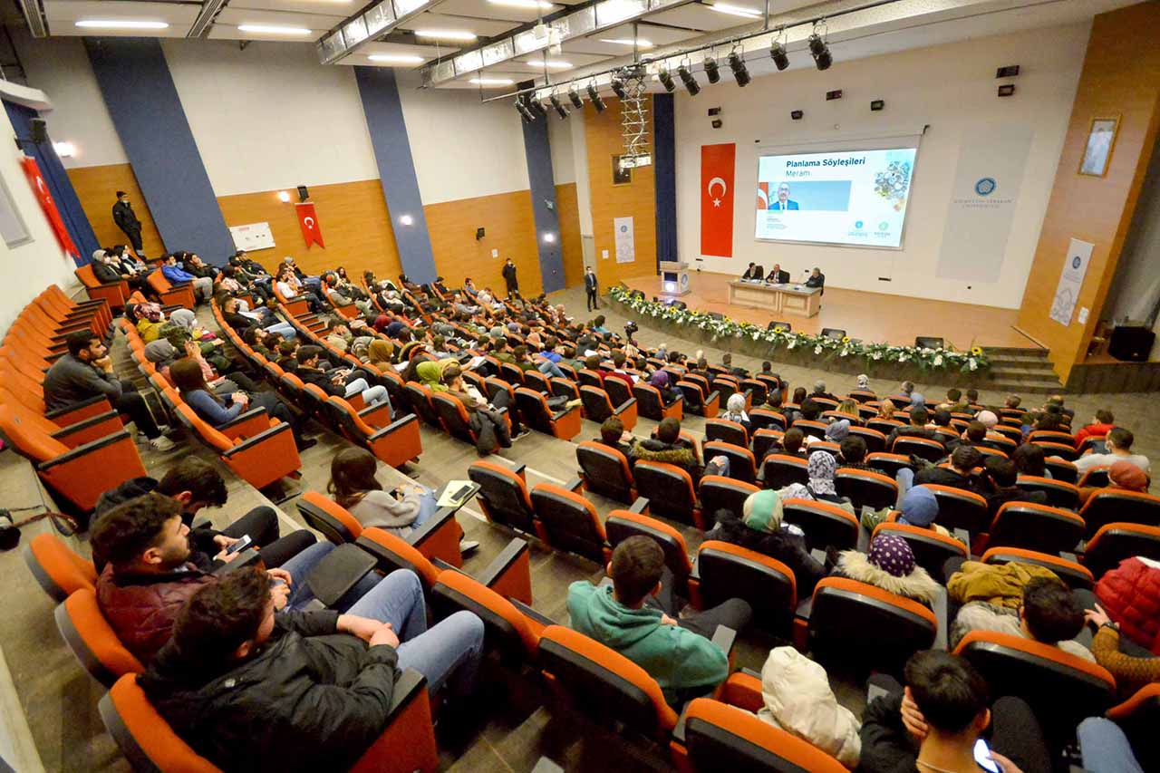 baskan-kavus-universite-ogrencileriyle-bulustu-2.jpg