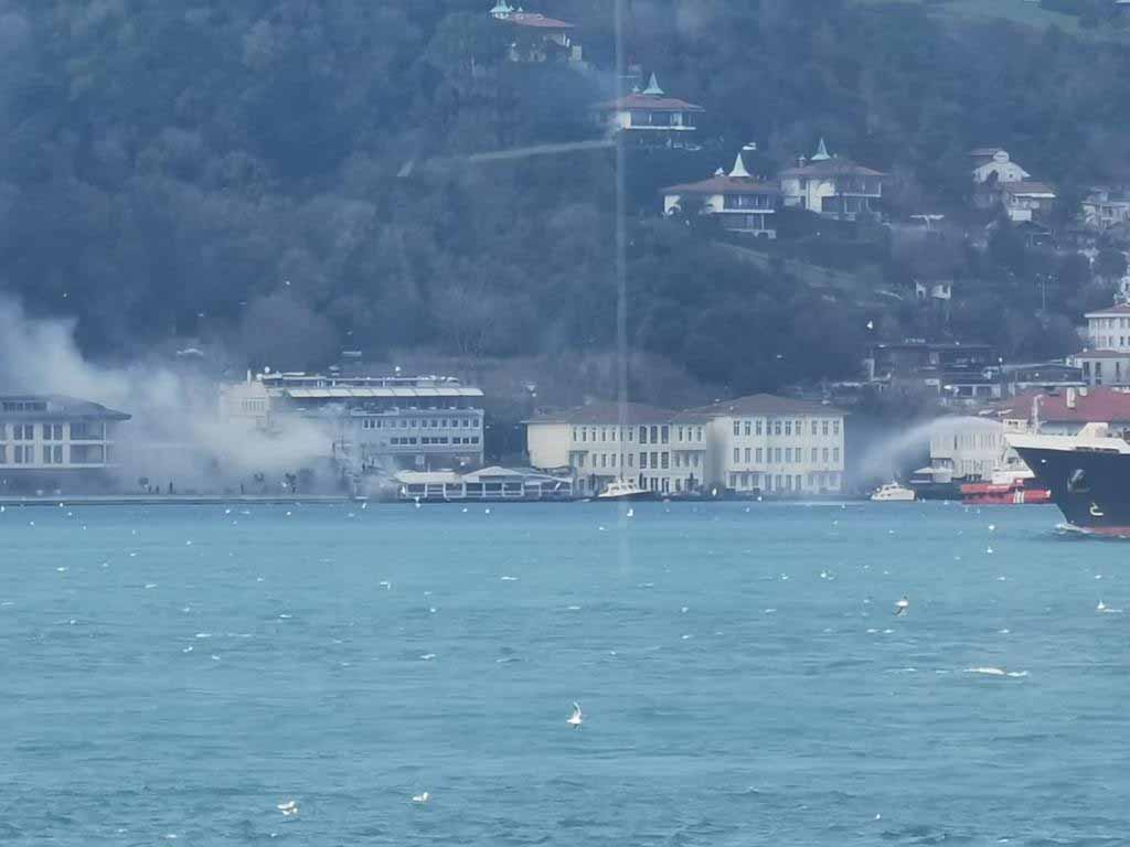 istanbul-bogazinda-korkutan-yangin-2.jpg