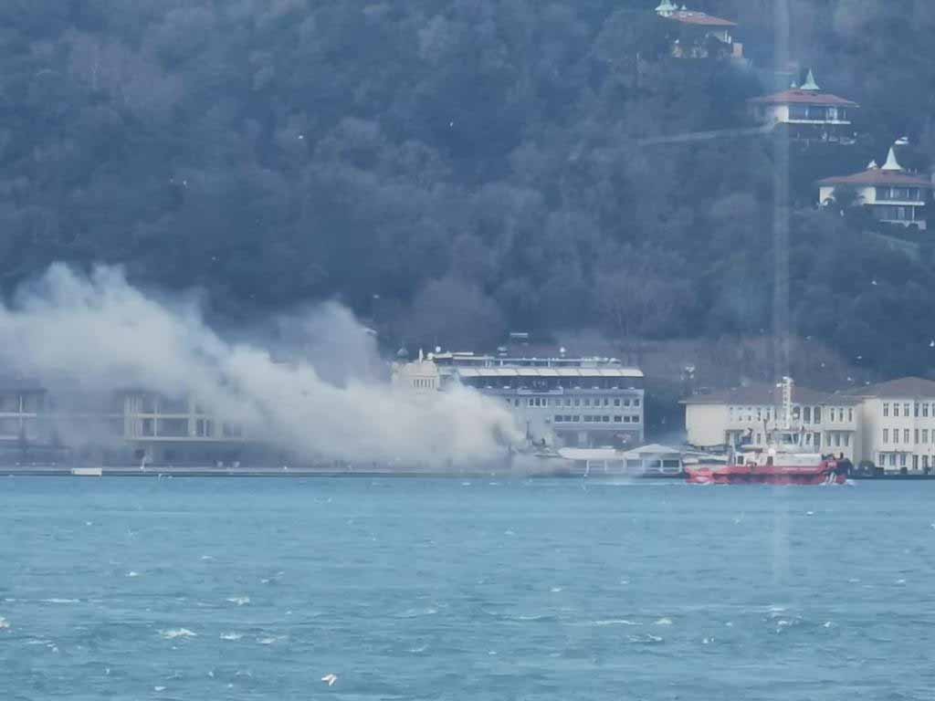 istanbul-bogazinda-korkutan-yangin-3.jpg
